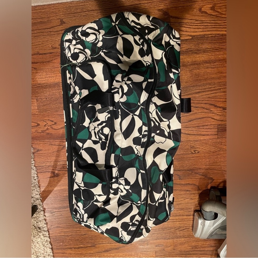 Like new Vera Bradley Lighten Up Large Wheeled Duffel in Imperial Rose